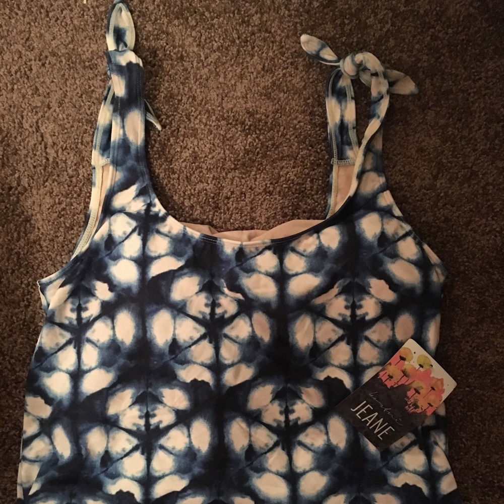 Kortni Jeane tank-tie top